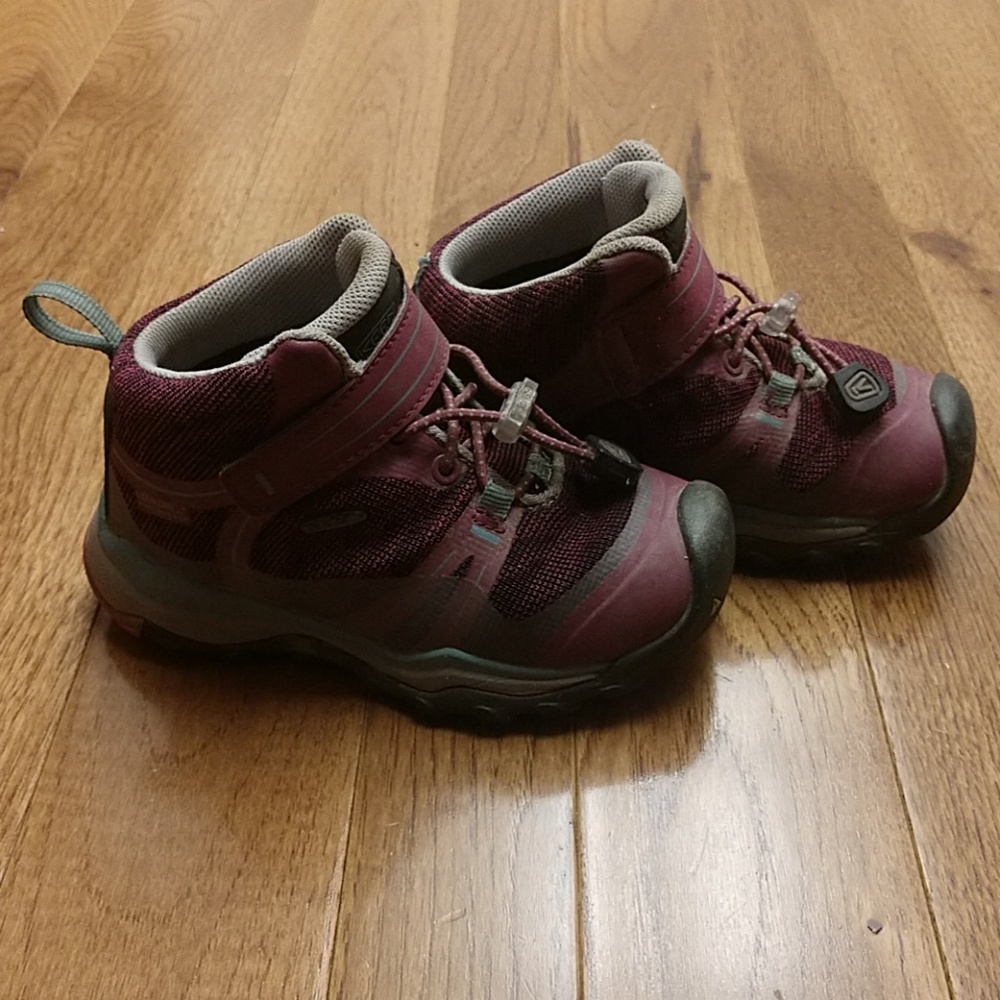 Plum Keen hiking boots size toddler 9